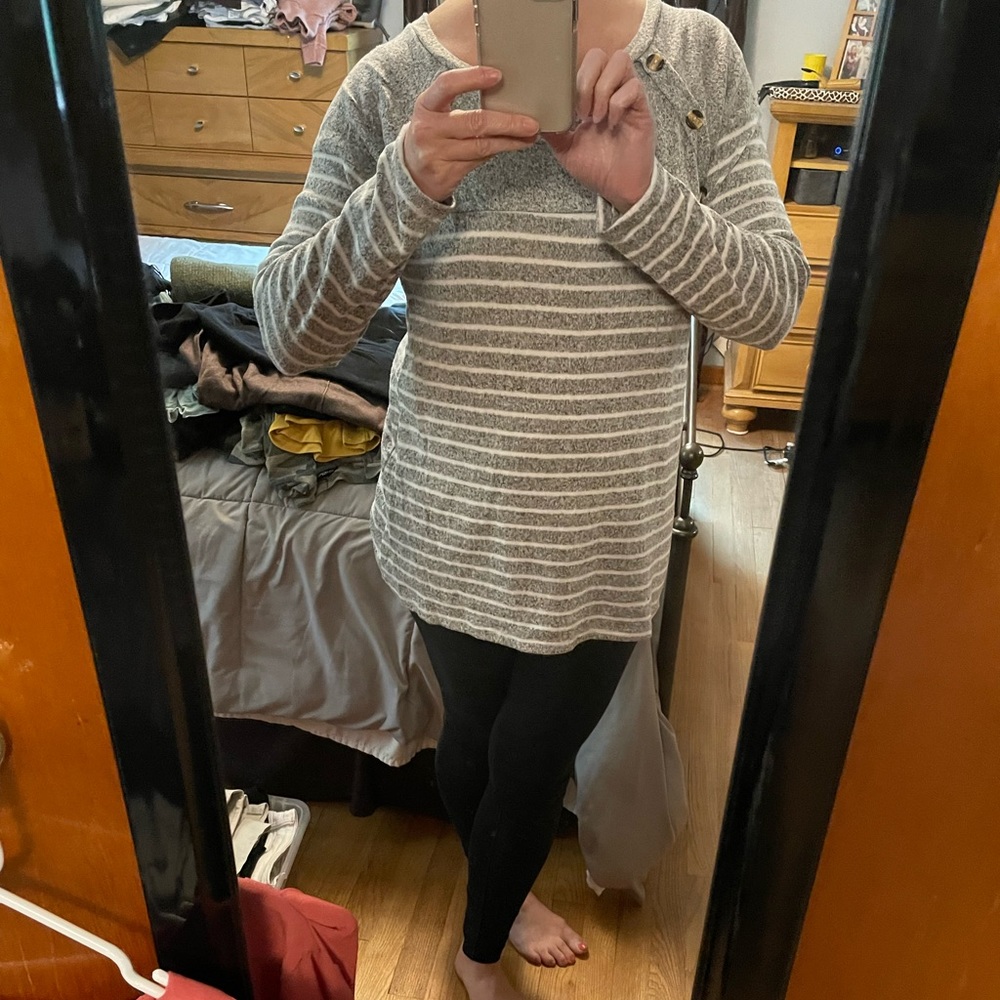 Grey and white top